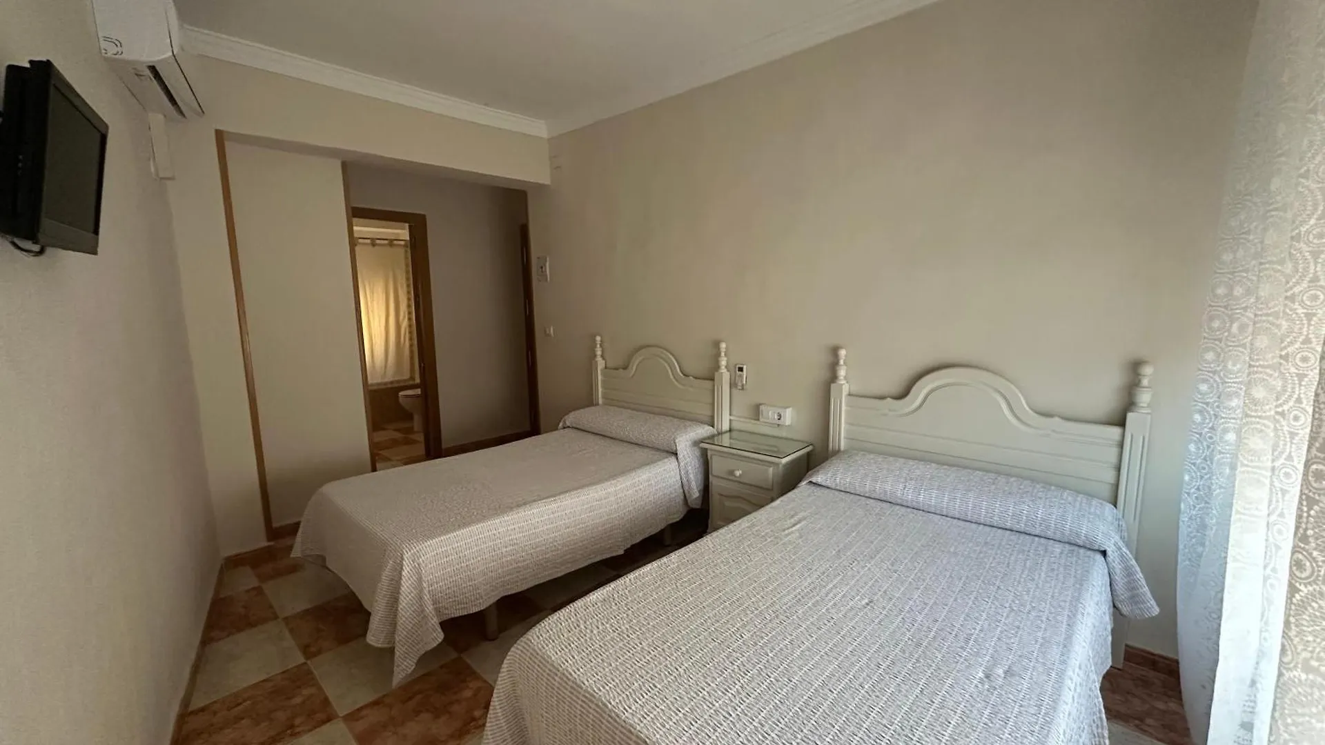 招待所 Hostal J&C Olula del Río